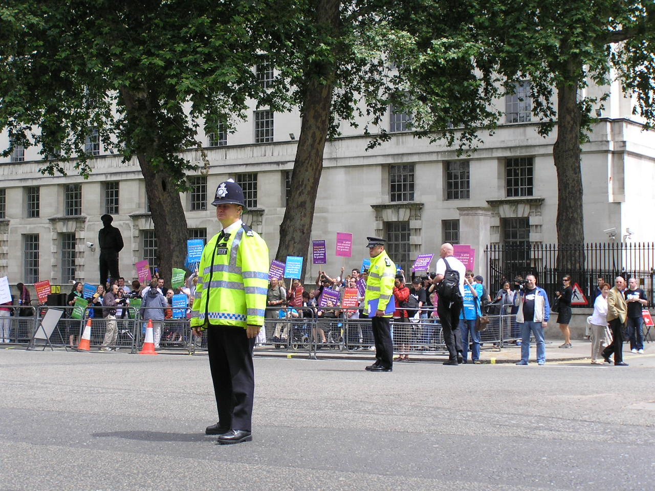 London 015 tüntetés a Downing street előtt