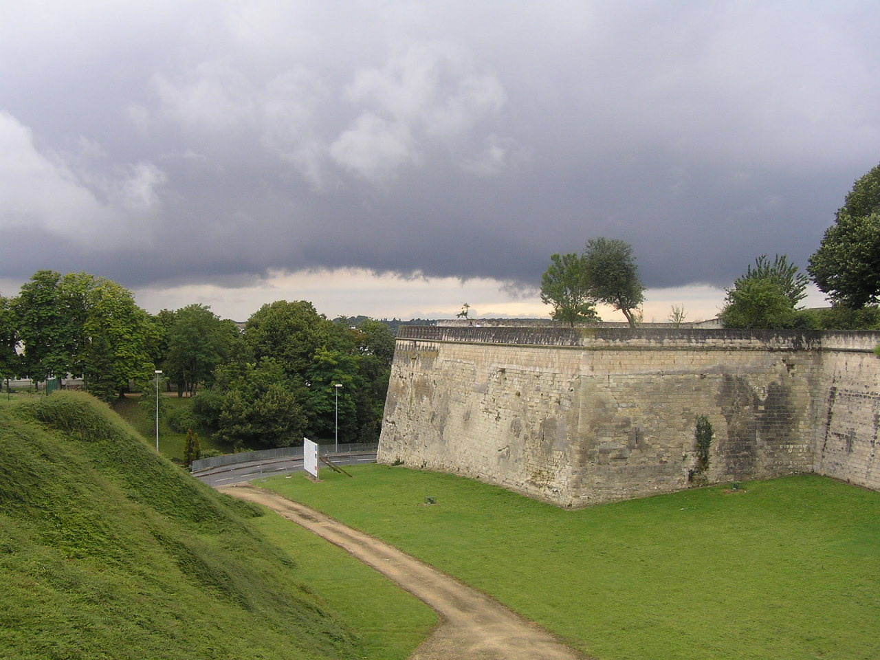 0352 Saumur várfal