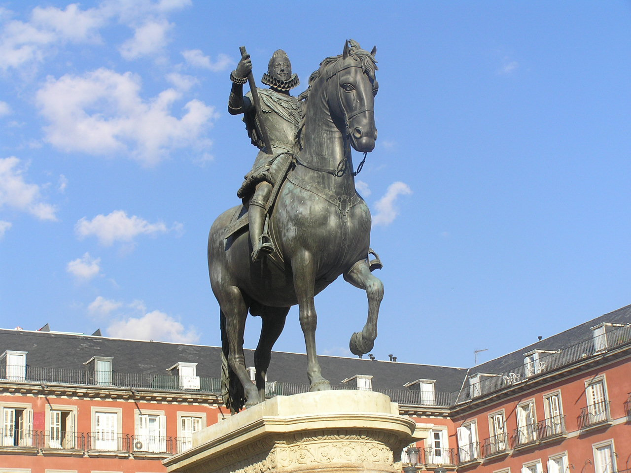 0790 Madrid Plaza Mayor III. Fülöp szobra