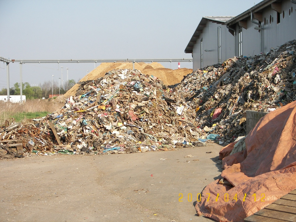 2007-április Szemét a heiligenkreuzi ipari parkban