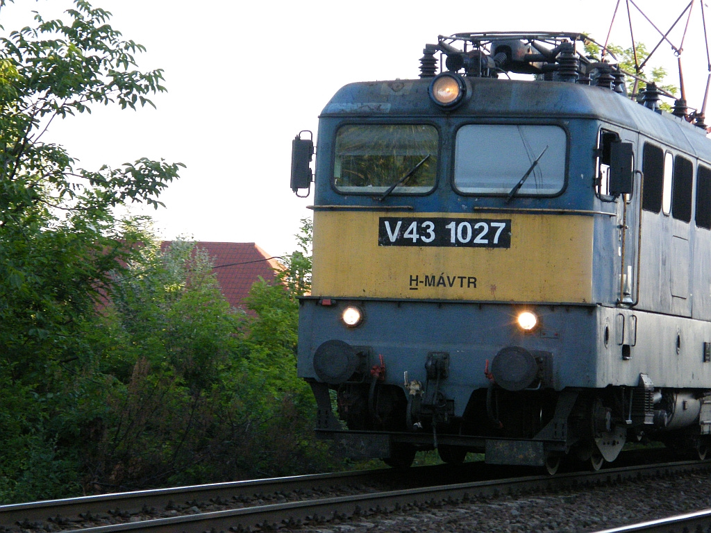 V43 1027