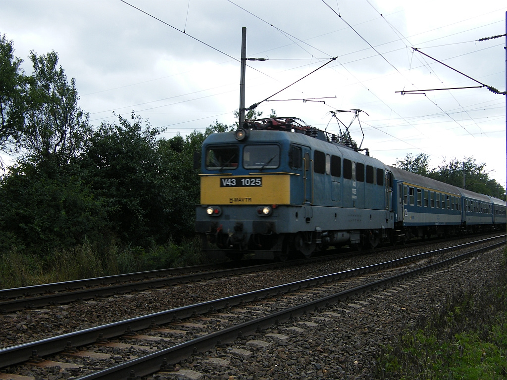 V43 1025