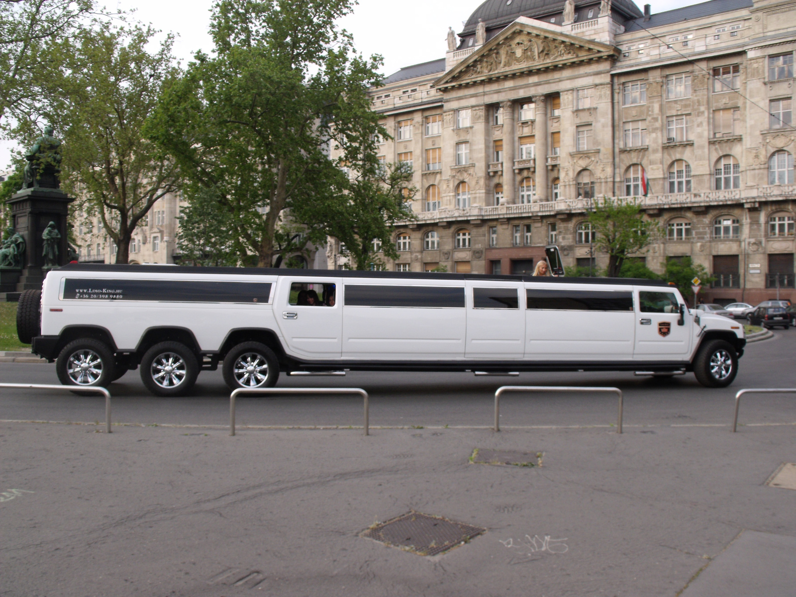 Hummer H2 Limo