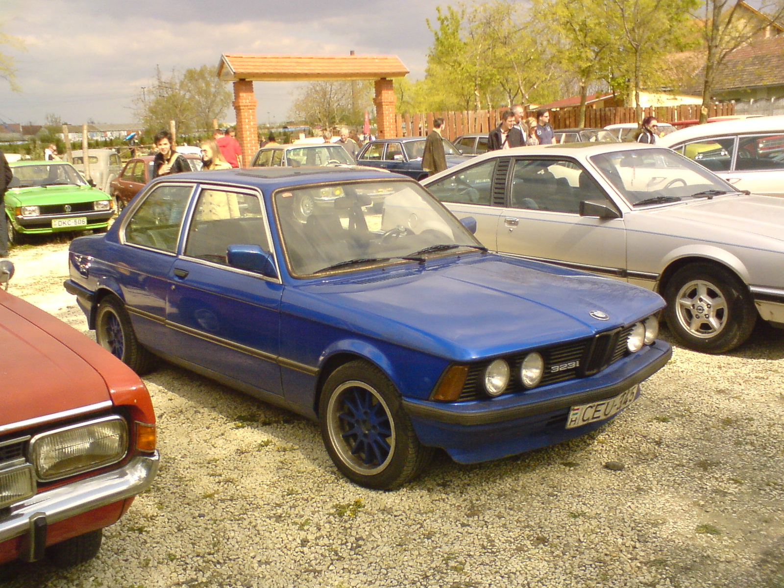 BMW 323i (E21)