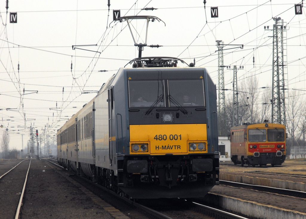 480 001