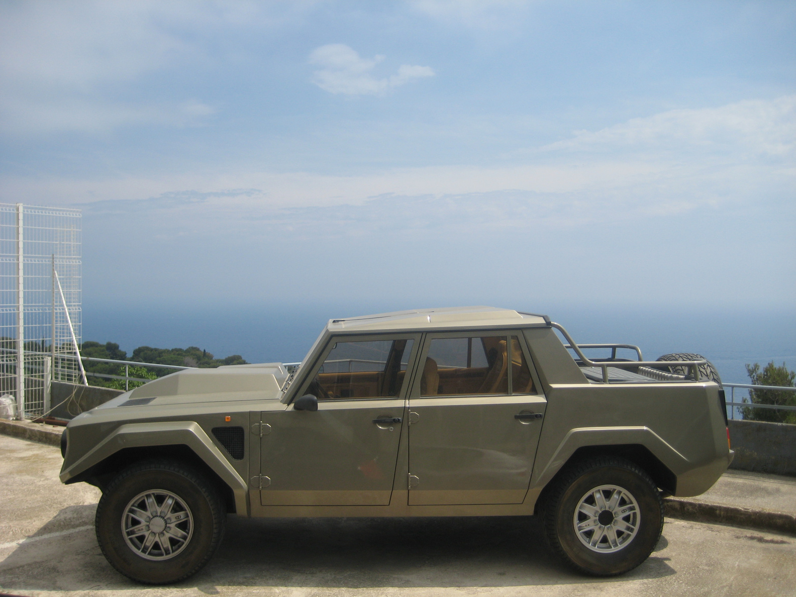 Lamborghini LM002