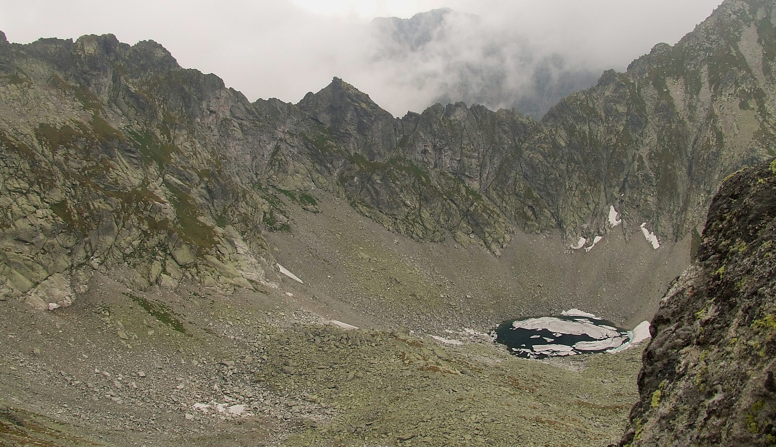 a Lorenz-hágóról (Bystre Sedlo, 2314m) a Döller-tó, Mlinica-völg