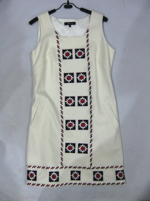 91015A-29A  ANNA SUI WHITE WOOL DRESS SIZE 2 4 6 PRICE USD40