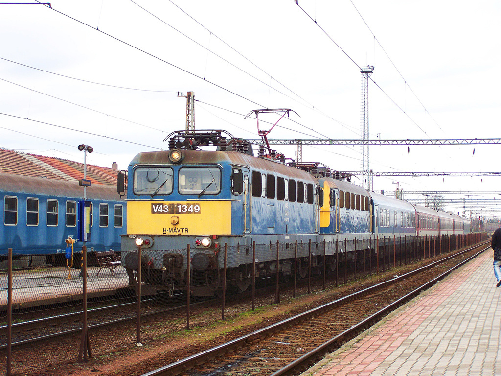 V43 - 1349 + V43 - 3308 Dombóvár (2010.12.07).