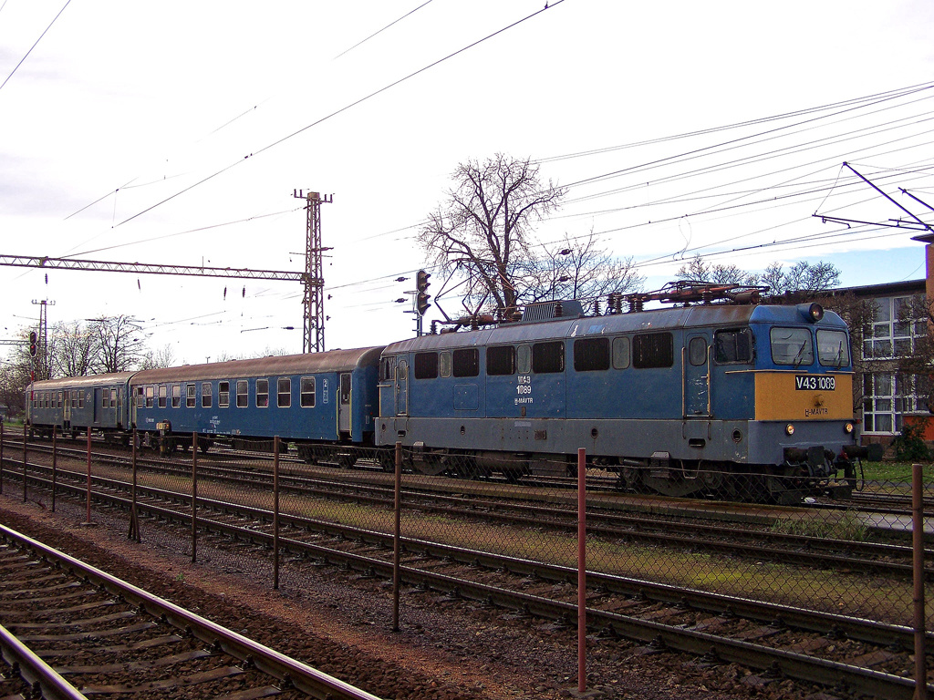 V43 - 1089 Dombóvár (2010.11.19).