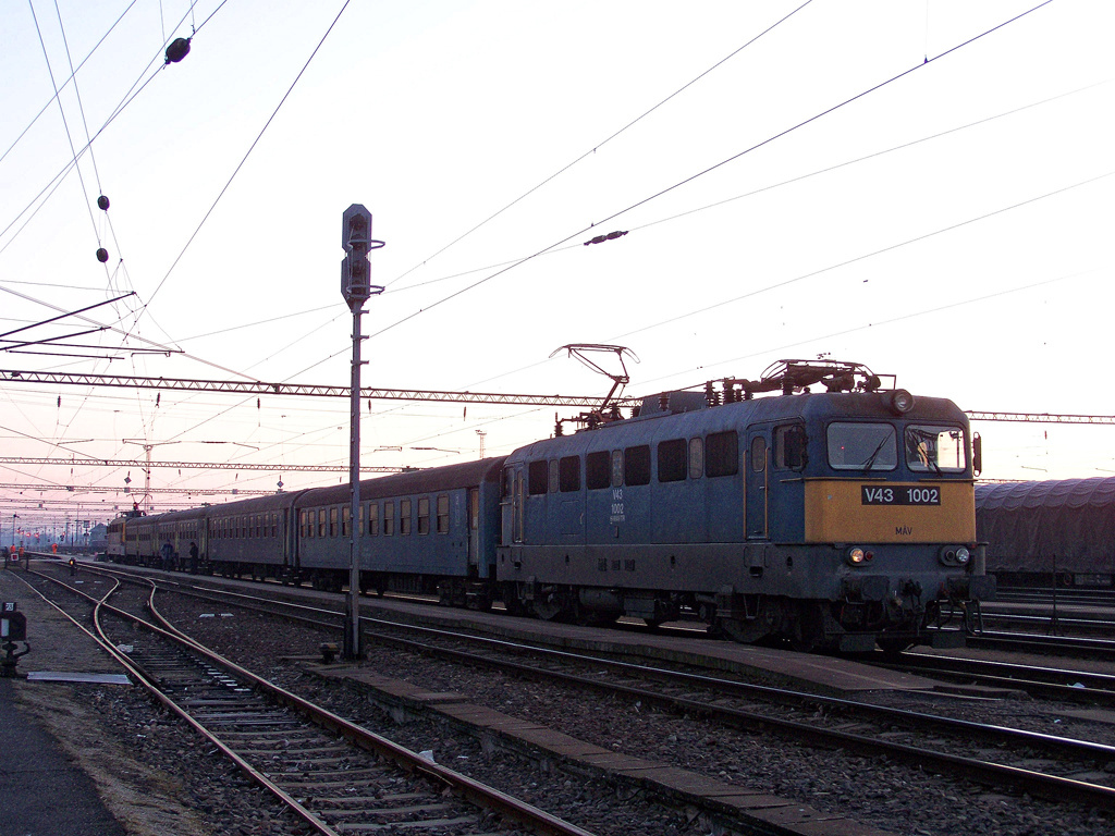 V43 - 1002 Dombóvár (2011.03.09).