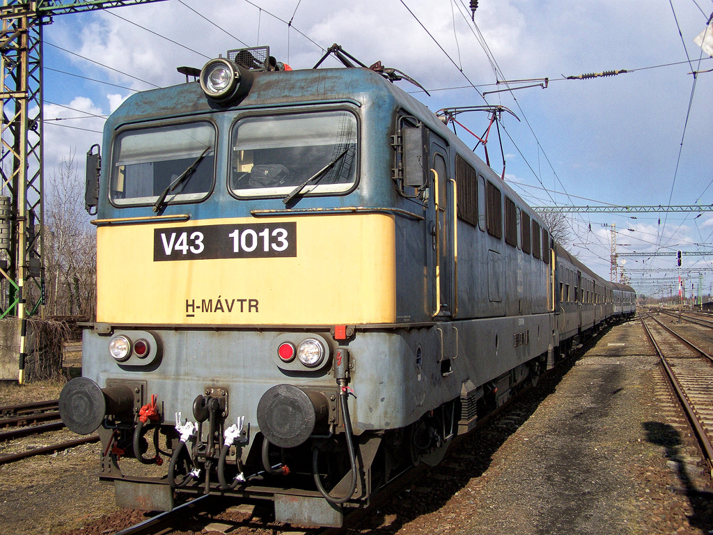 V43 - 1013 Dombóvár (2011.03.07)02.