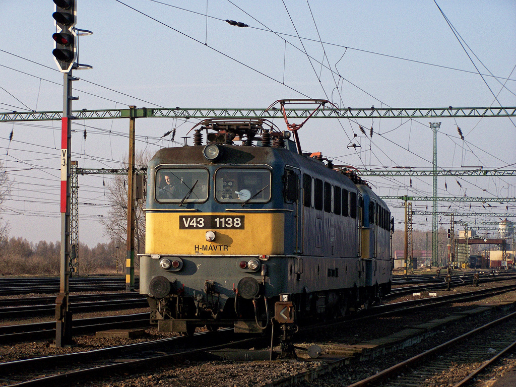 V43 - 1138 Dombóvár (2011.03.23)02