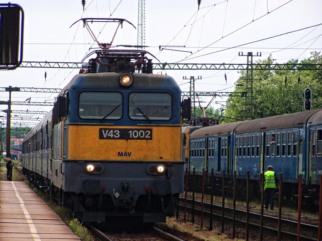 V43 - 1002 Dombóvár (2011.05.18).