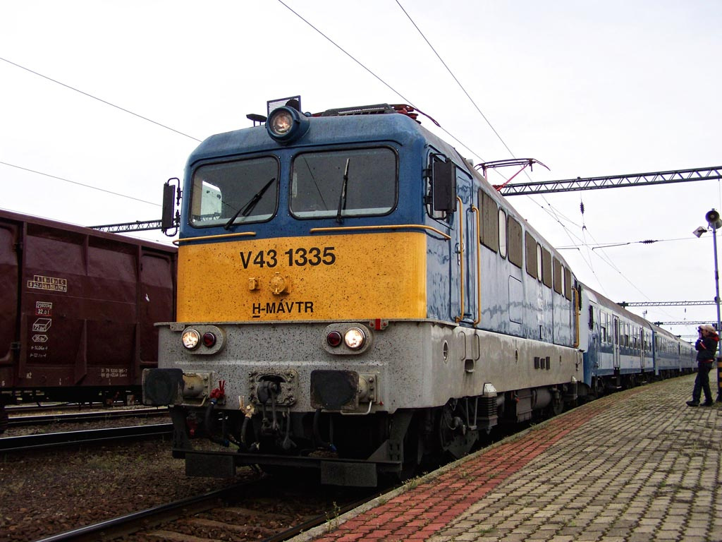 V43 - 1335 Dombóvár (2011.04.28)02