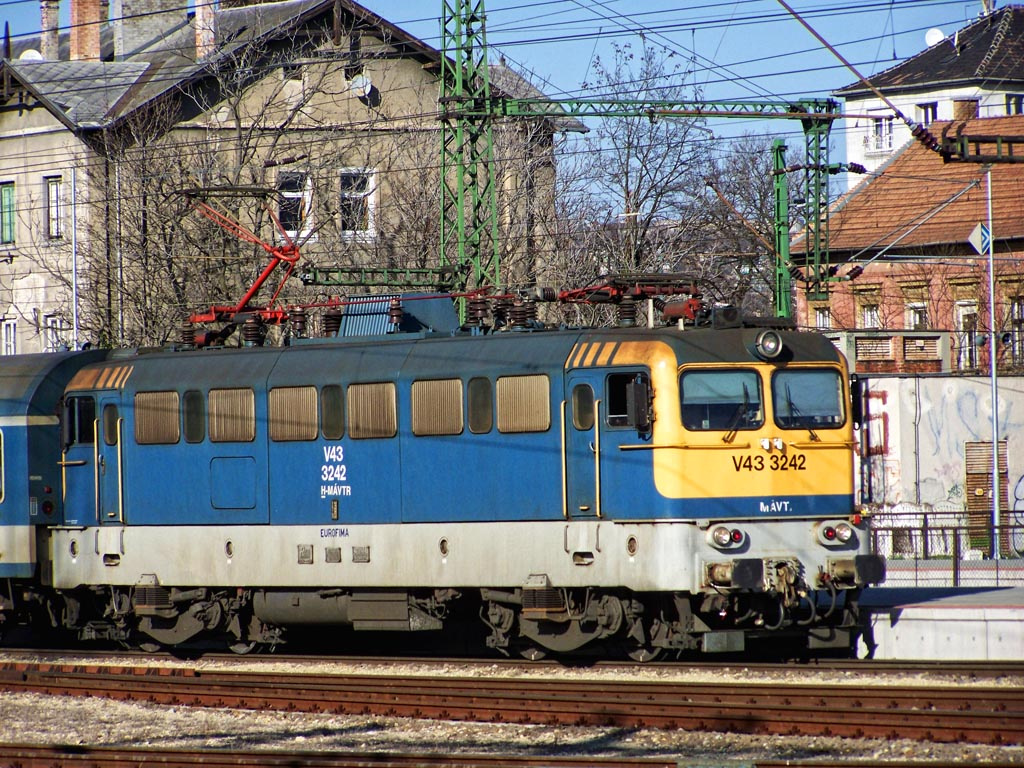 V43 - 3242 Kelenföld (2011.03.24)