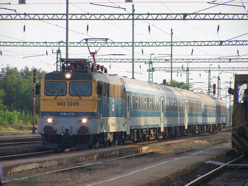 V43 - 3245 Sárbogárd (2009.08.18).