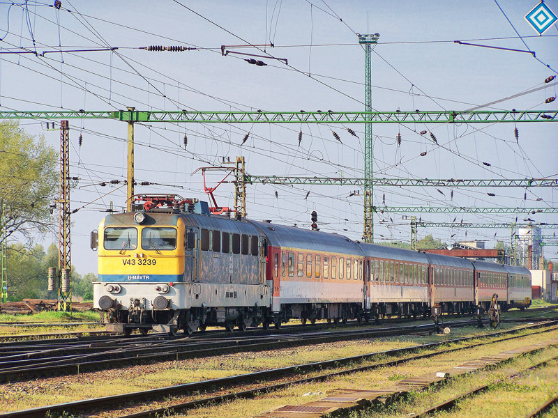 V43 - 3239 Dombóvár (2010.04.26).