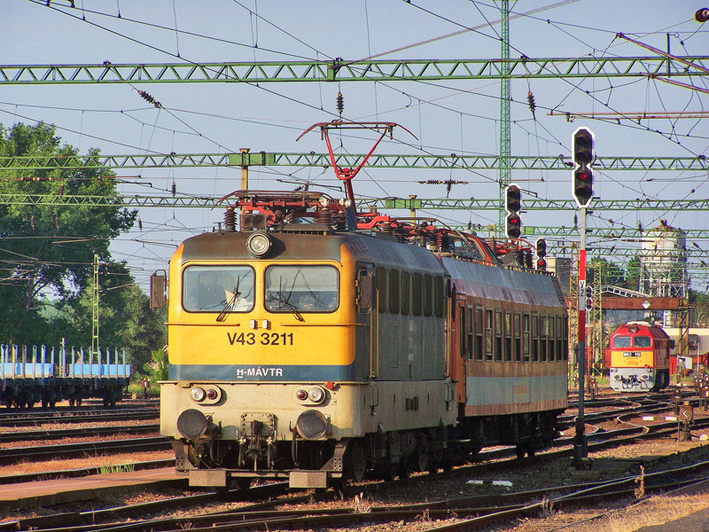 V43 - 3211 Dombóvár (2010.05.27).