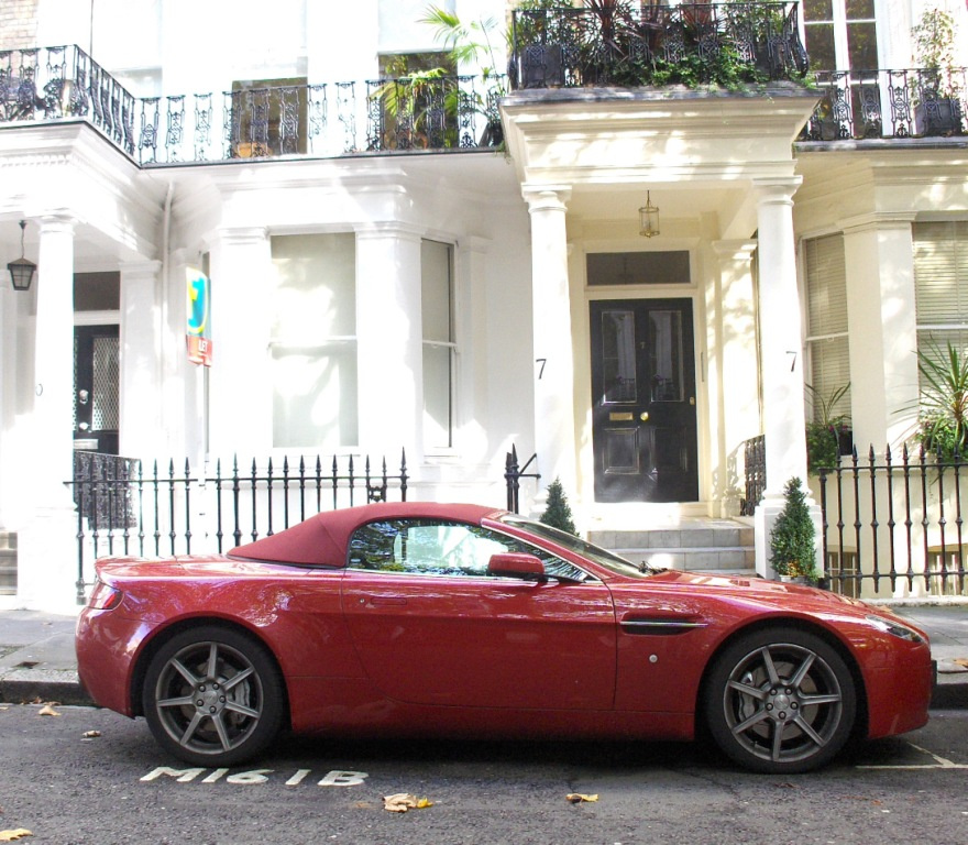 Aston Martin V8 Vantage Roadster