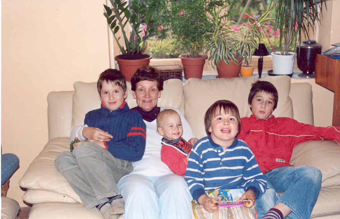 Szilfai Anna és unokái