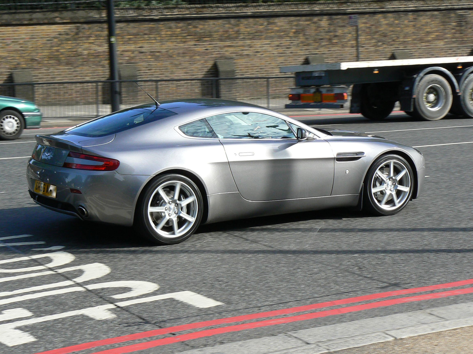 (1) Aston Martin Vantage