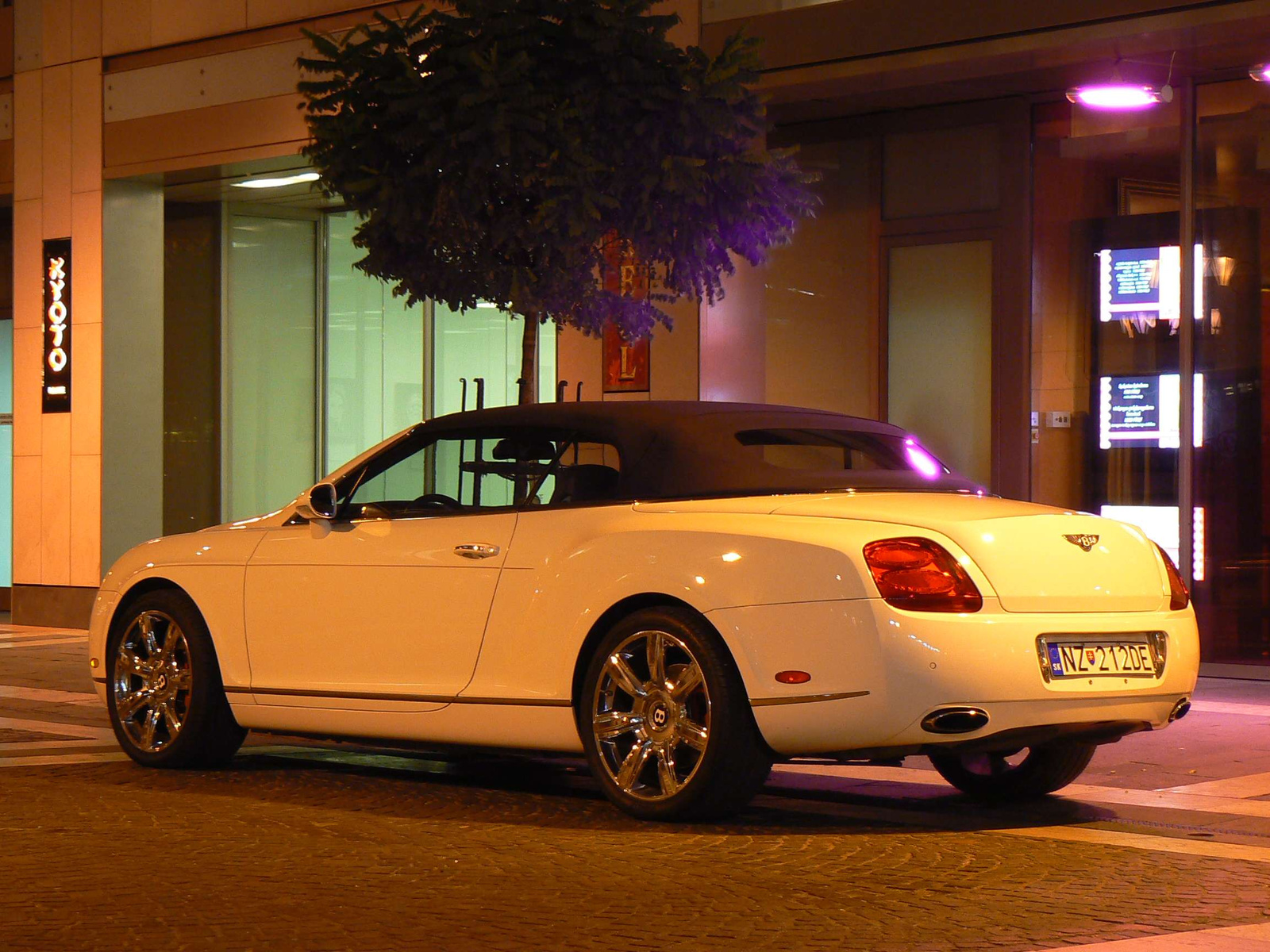 Bentley Continental GTC 024