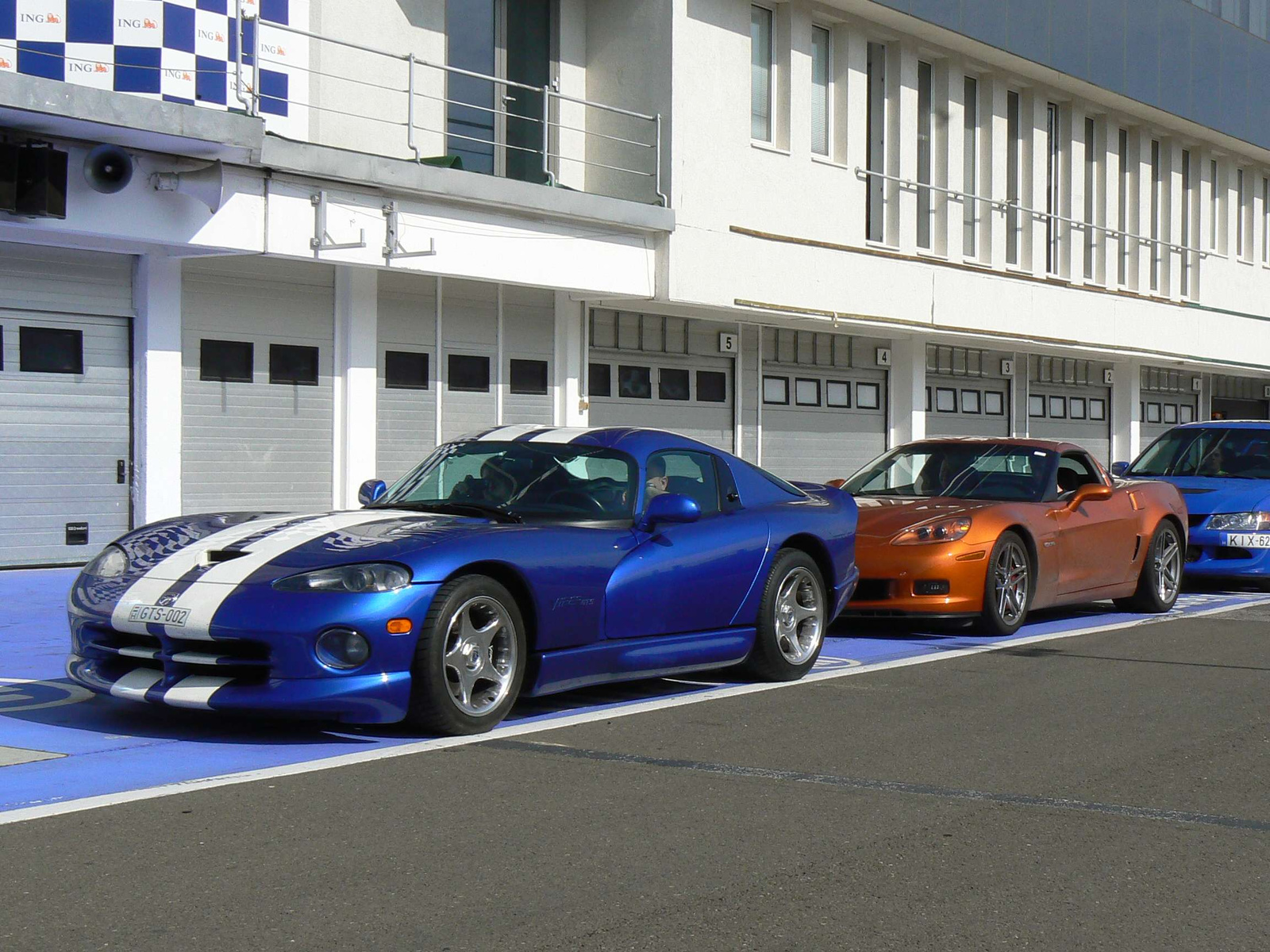 Dodge Viper & Chevrolet Corvette