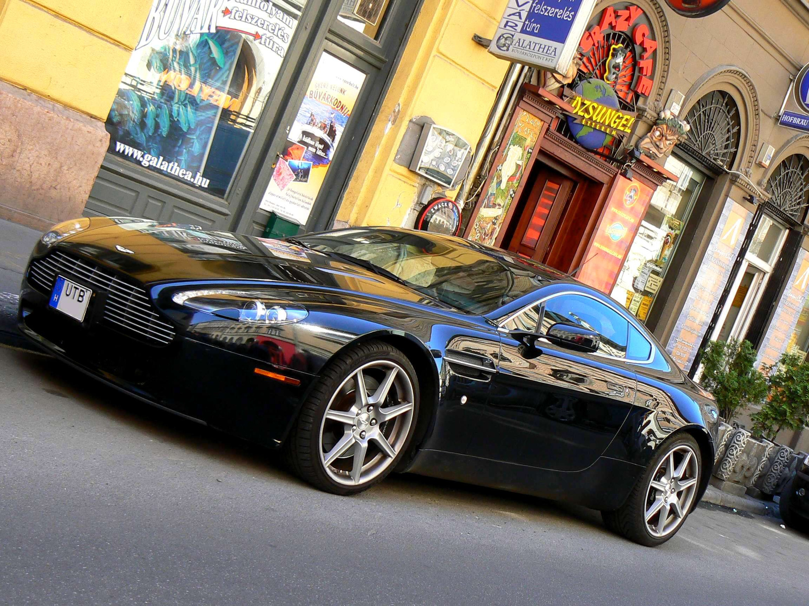 Aston Martin Vantage 043