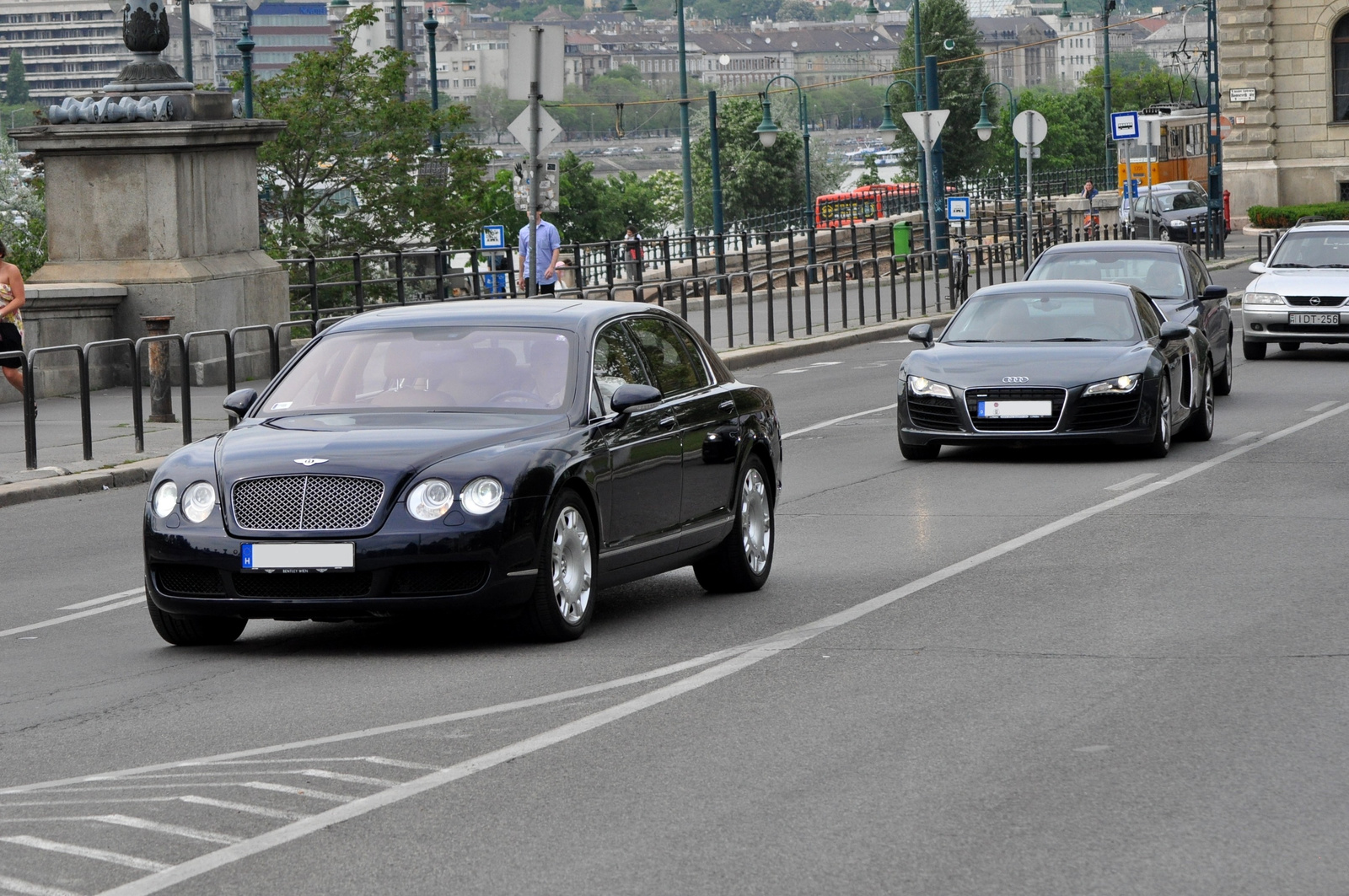 Dupla 158 Bentley Flying Spur & Audi R8