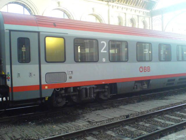 61 81 21-90 020-2 Bmz ÖBB a keletiben