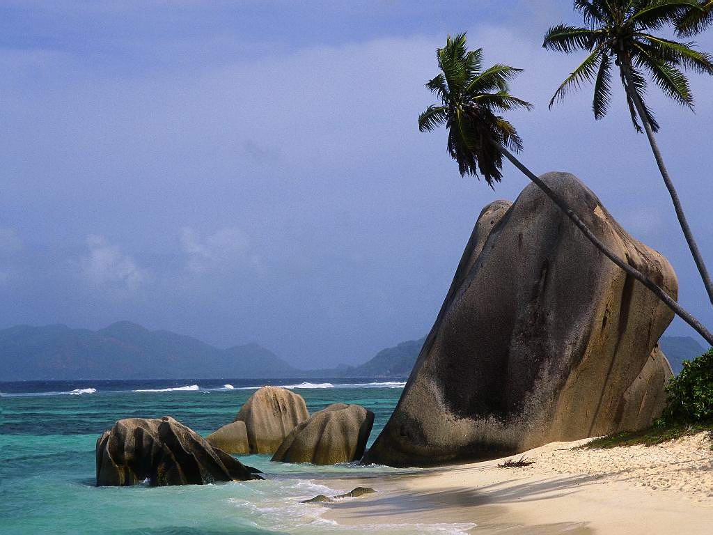 beach by mountains-1497