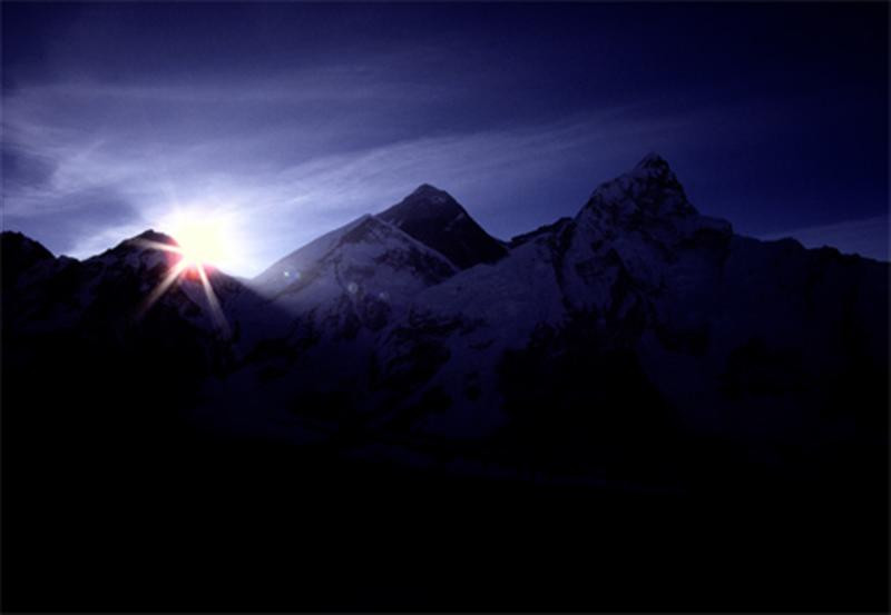 mount-everest-himalaya-401481-ga (Medium)