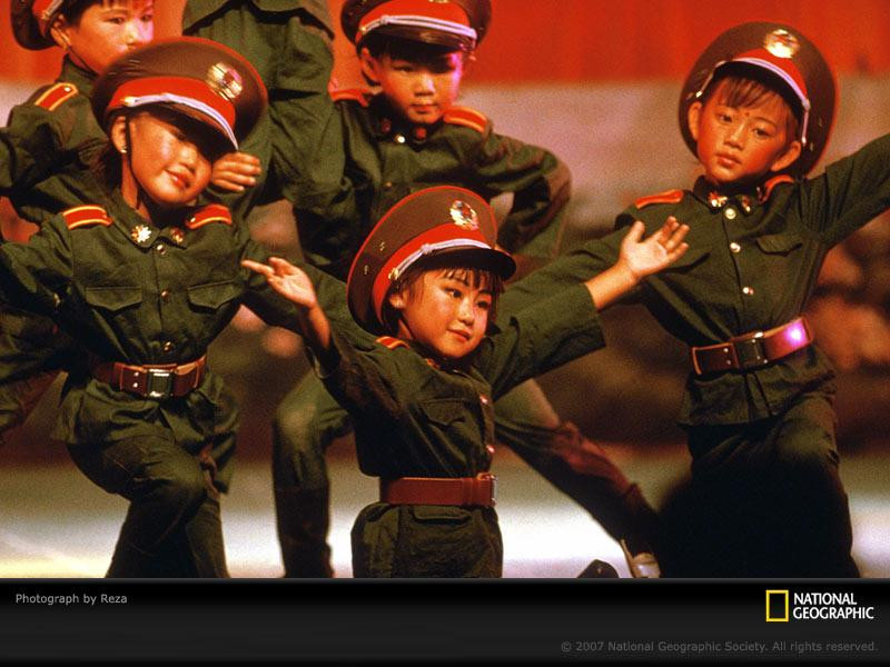 chinese-children-dancing-36-sw (Medium)