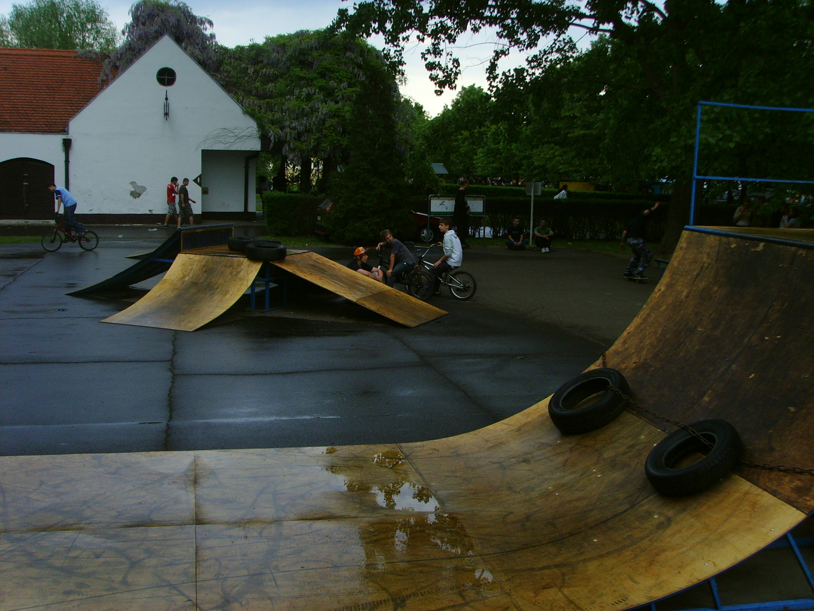 16. Skatepark a majálison. Nekik is betett az eső..