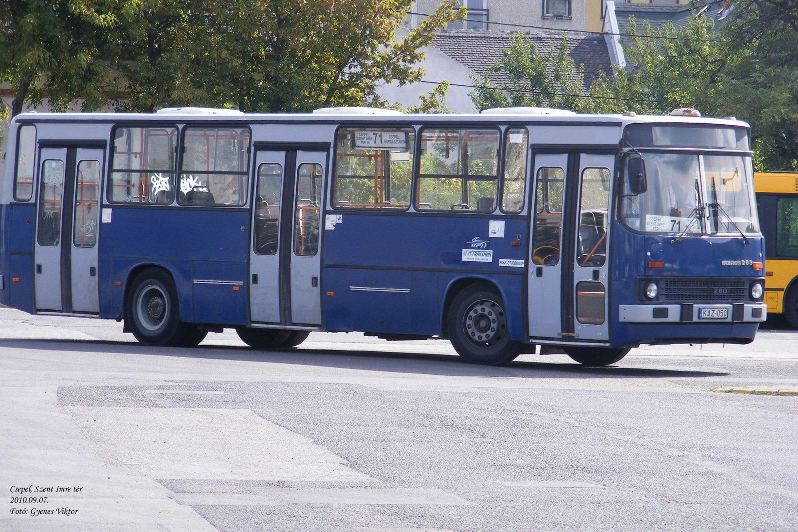 Busz KAZ-050