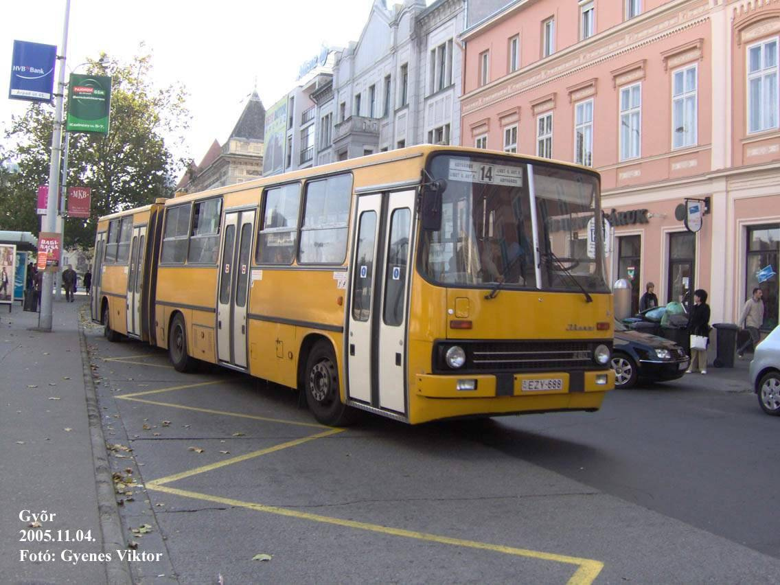 Ikarus 280-EZY-688 1