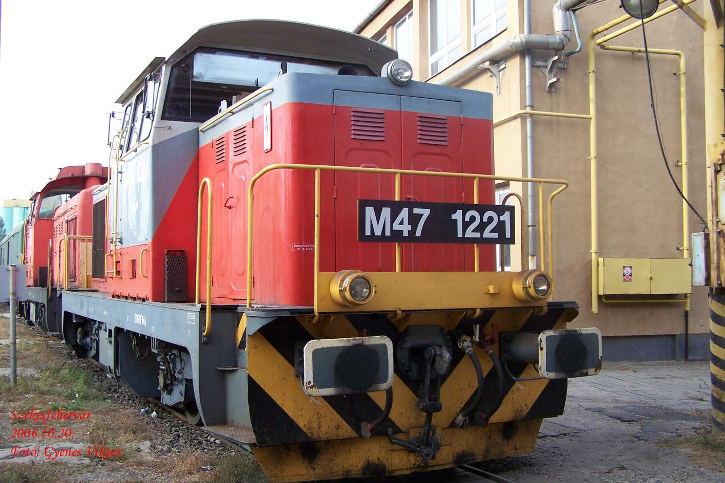 M47-1221 4