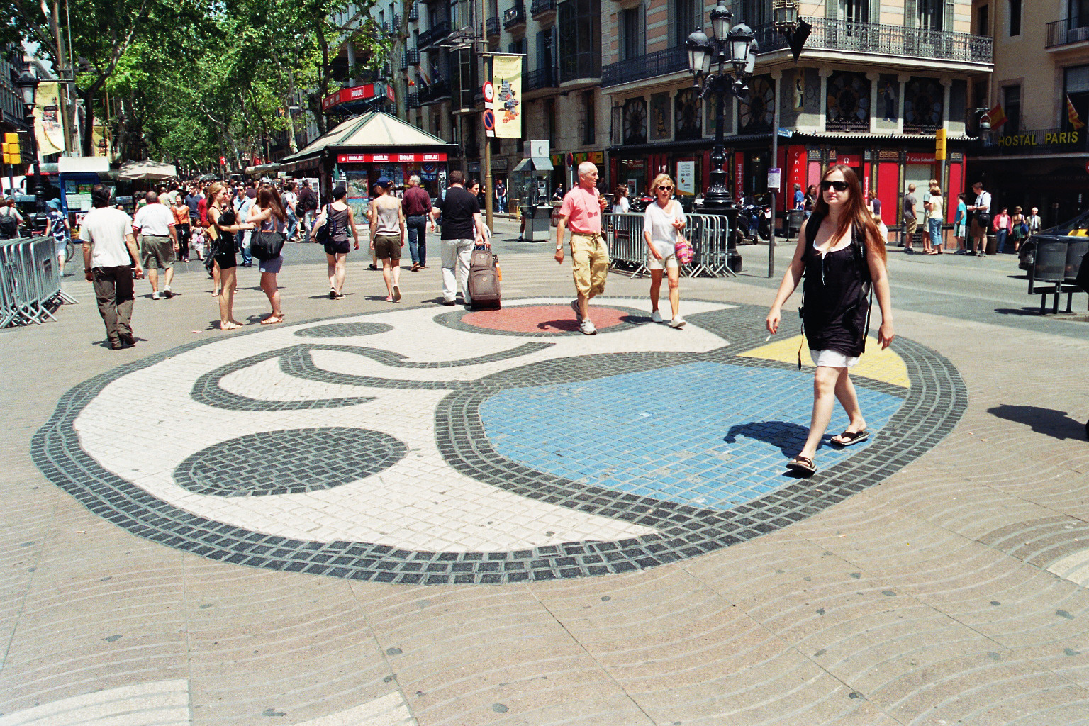 A járdát Juan Miró tervezte